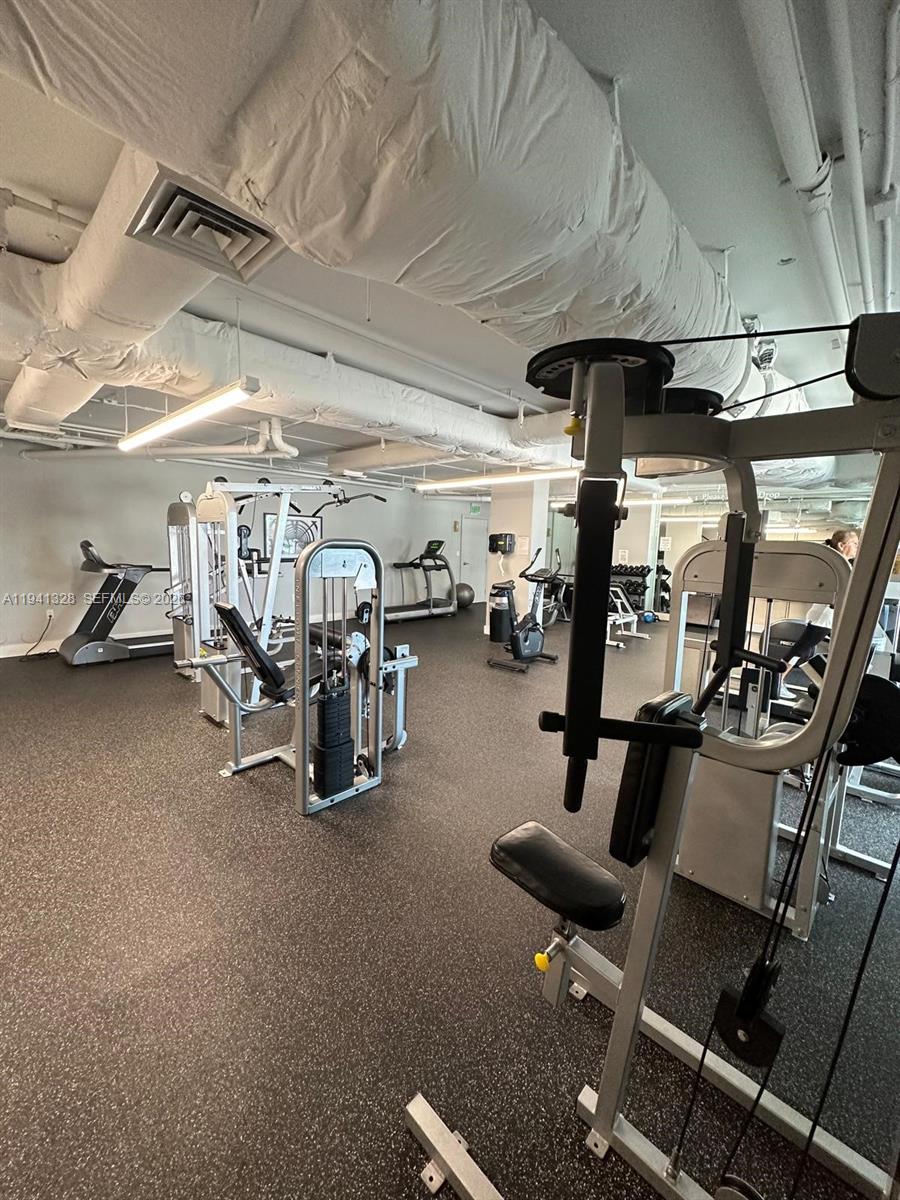 HOLLYWOOD STATION RES CON - Residential