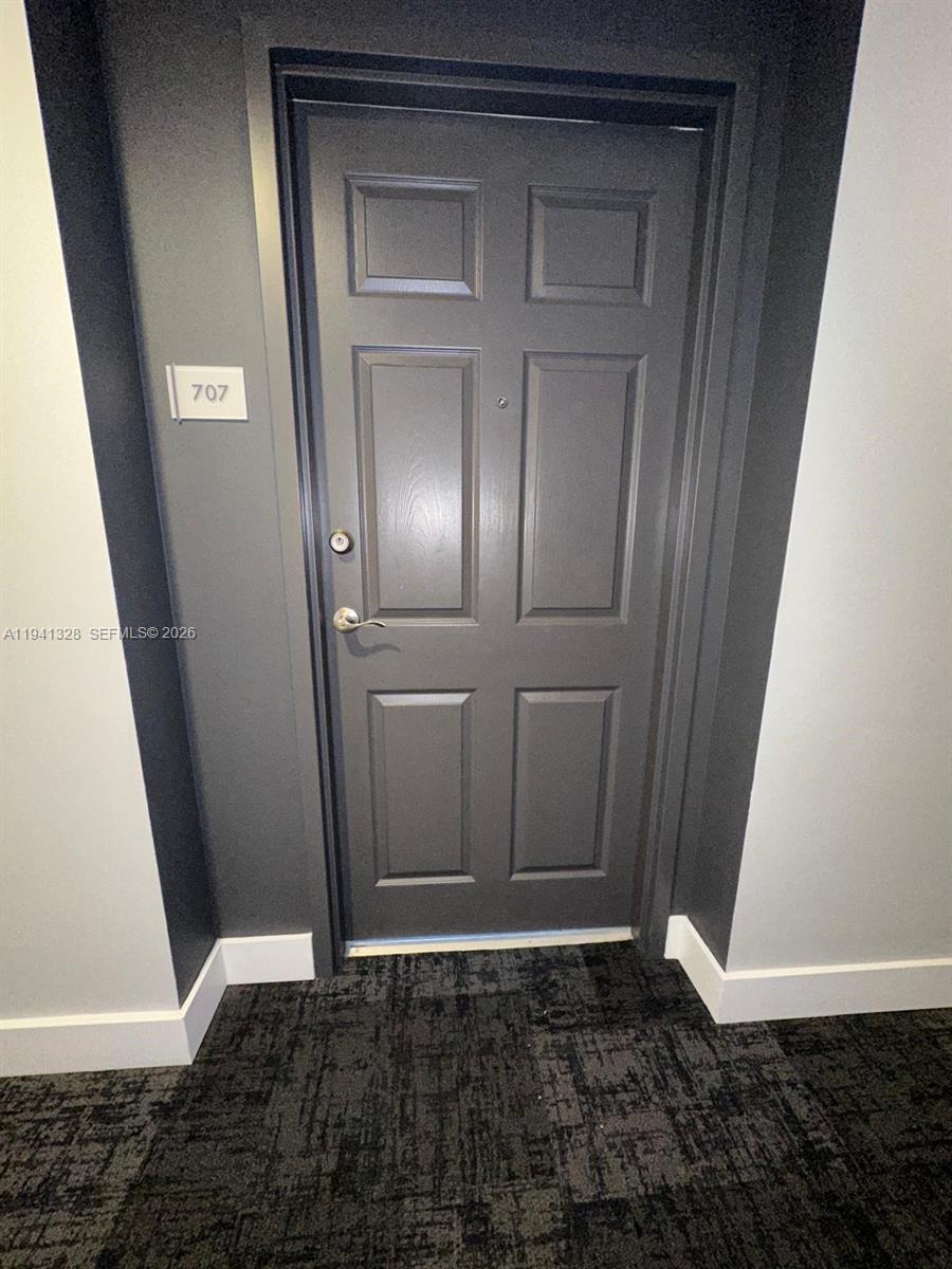 HOLLYWOOD STATION RES CON - Residential