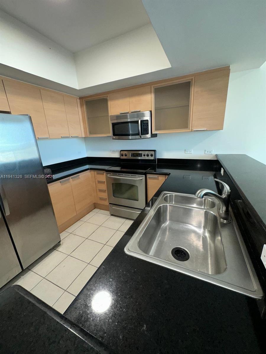 HOLLYWOOD STATION RES CON - Residential