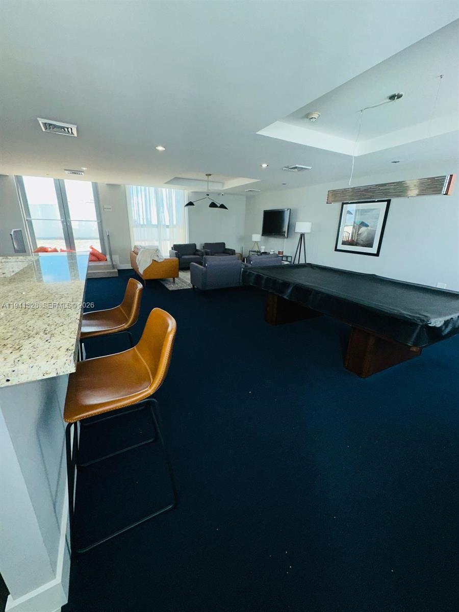 HOLLYWOOD STATION RES CON - Residential