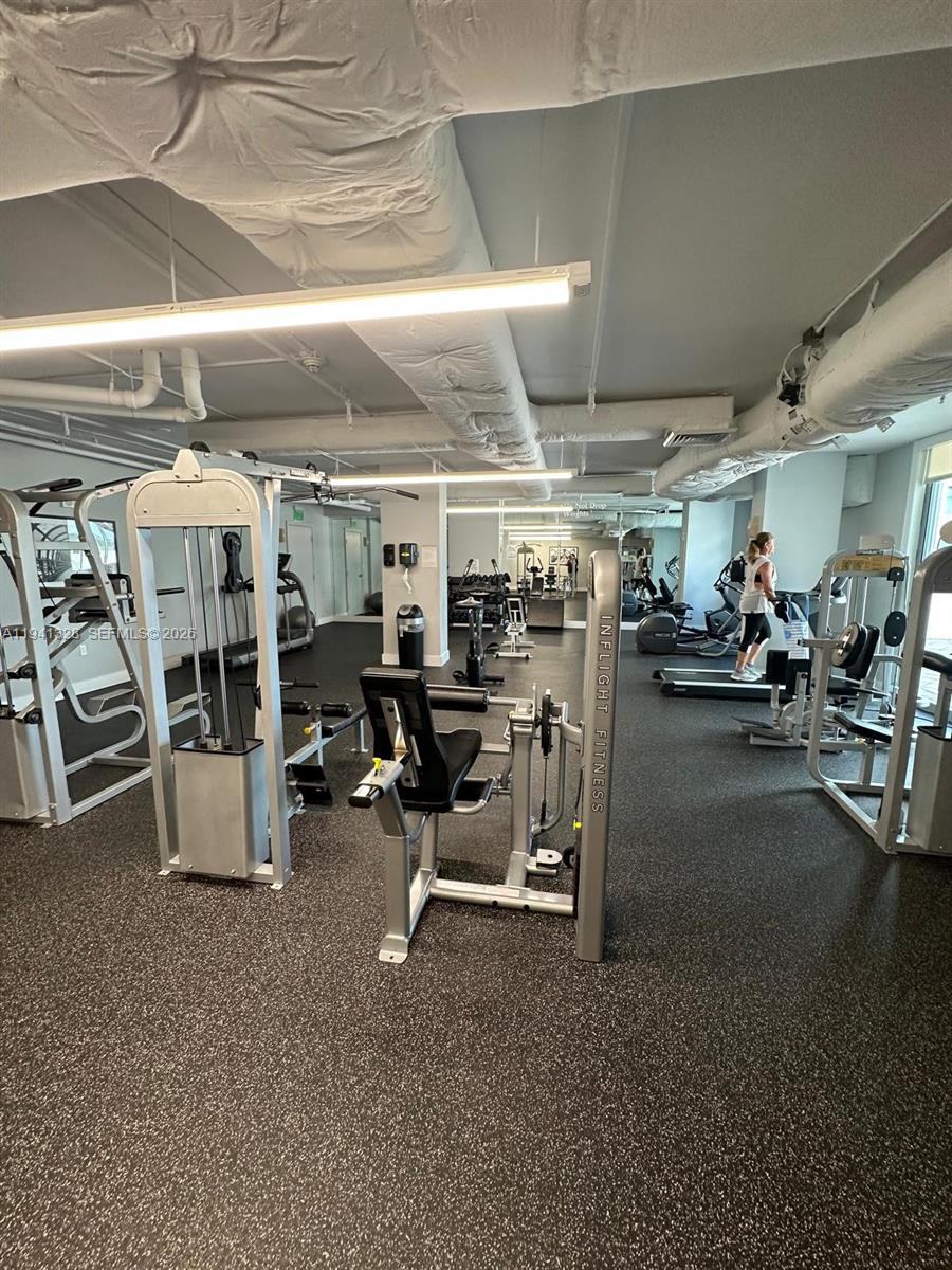 HOLLYWOOD STATION RES CON - Residential