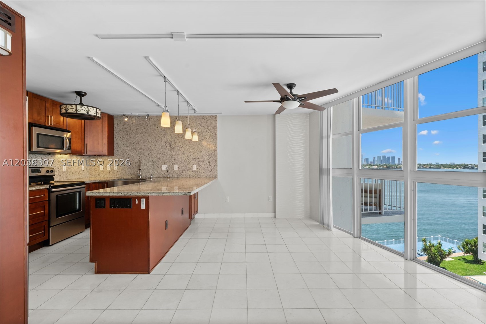 1228 West Ave 604