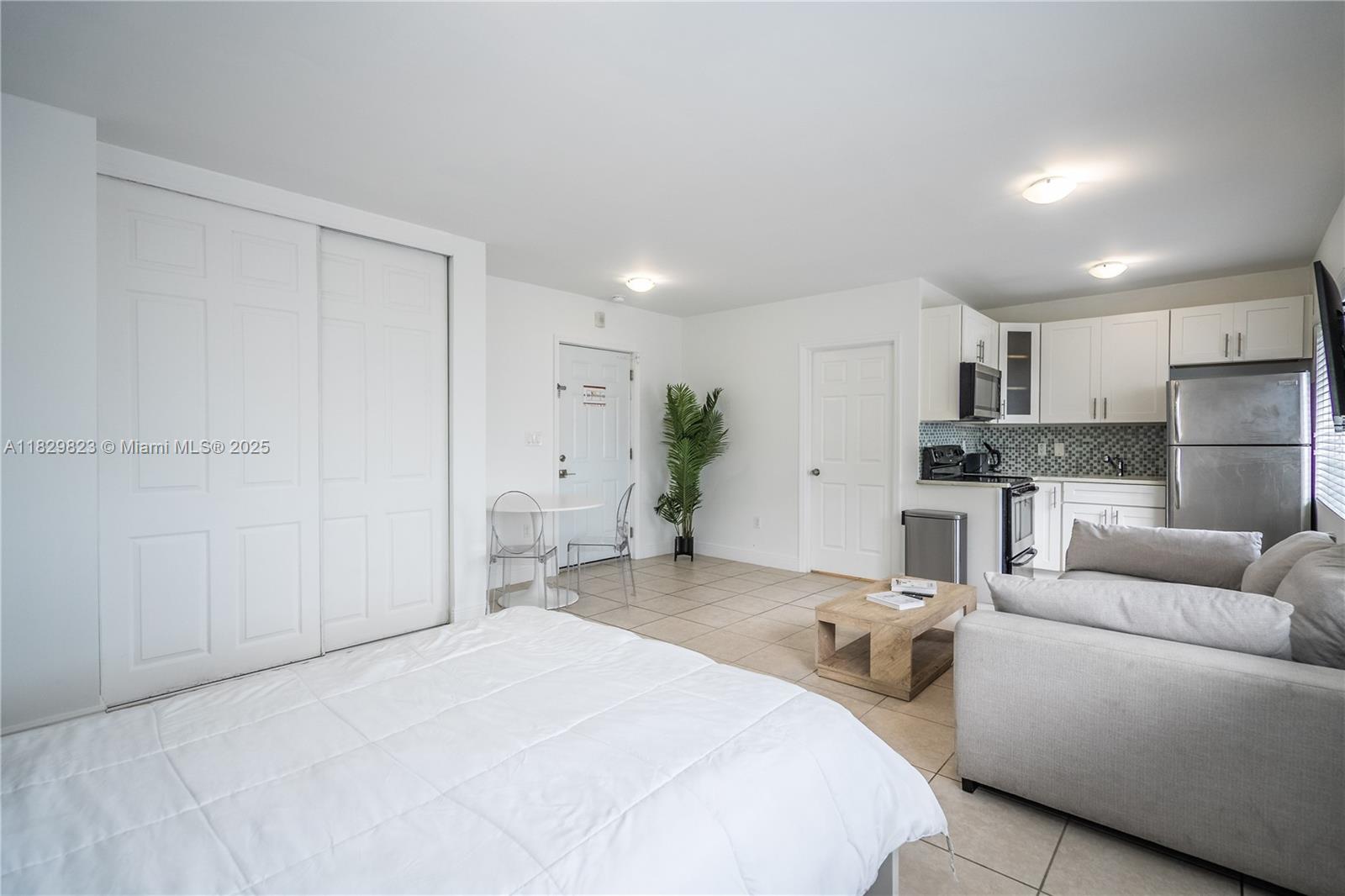 6971 Carlyle Ave 102