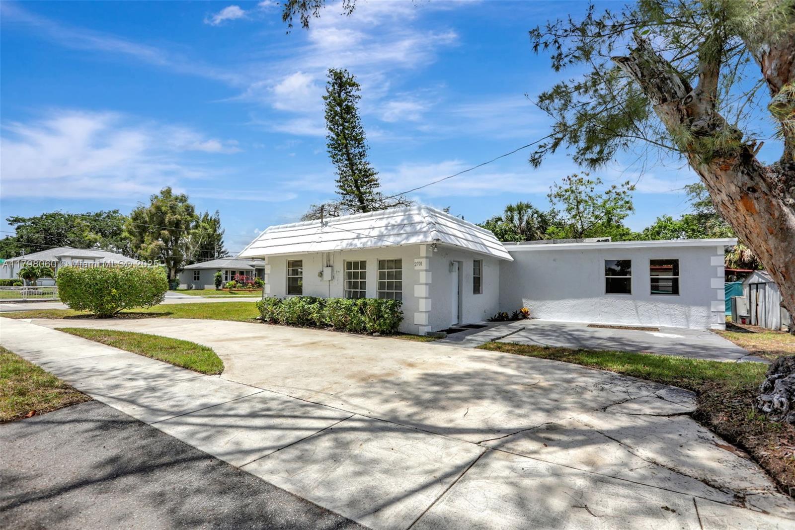Property for Sale at 2701 Nw 18th Ter, Oakland Park, Miami-Dade County, Florida - Bedrooms: 3 
Bathrooms: 2  - $549,000