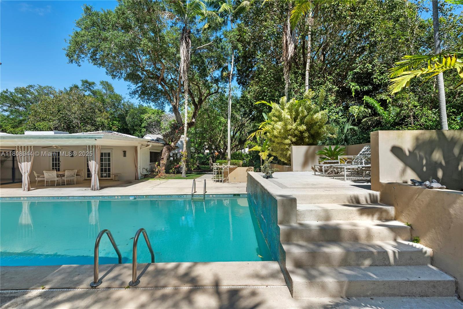 PALM VISTA - Residential