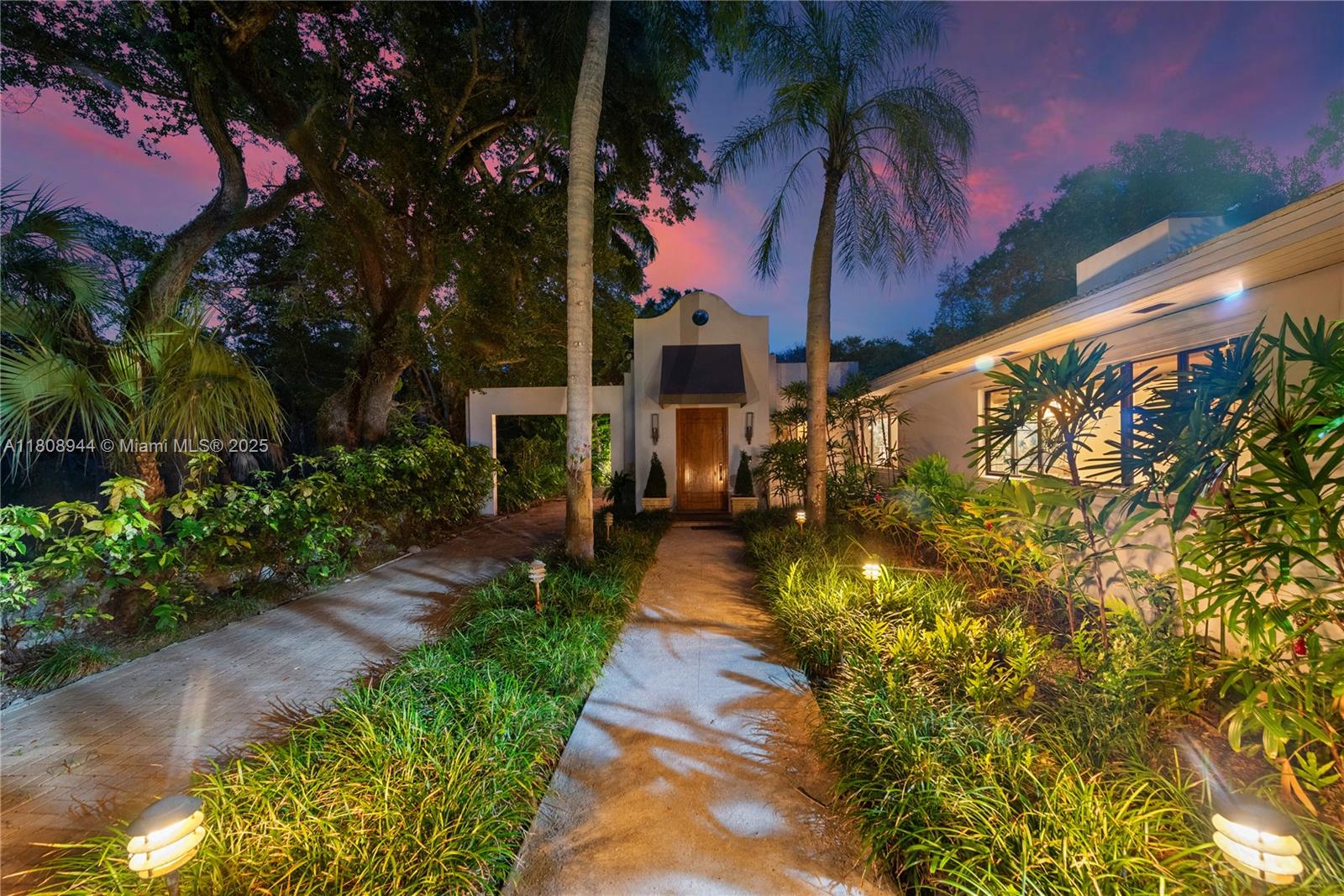 5465 Banyan Trl