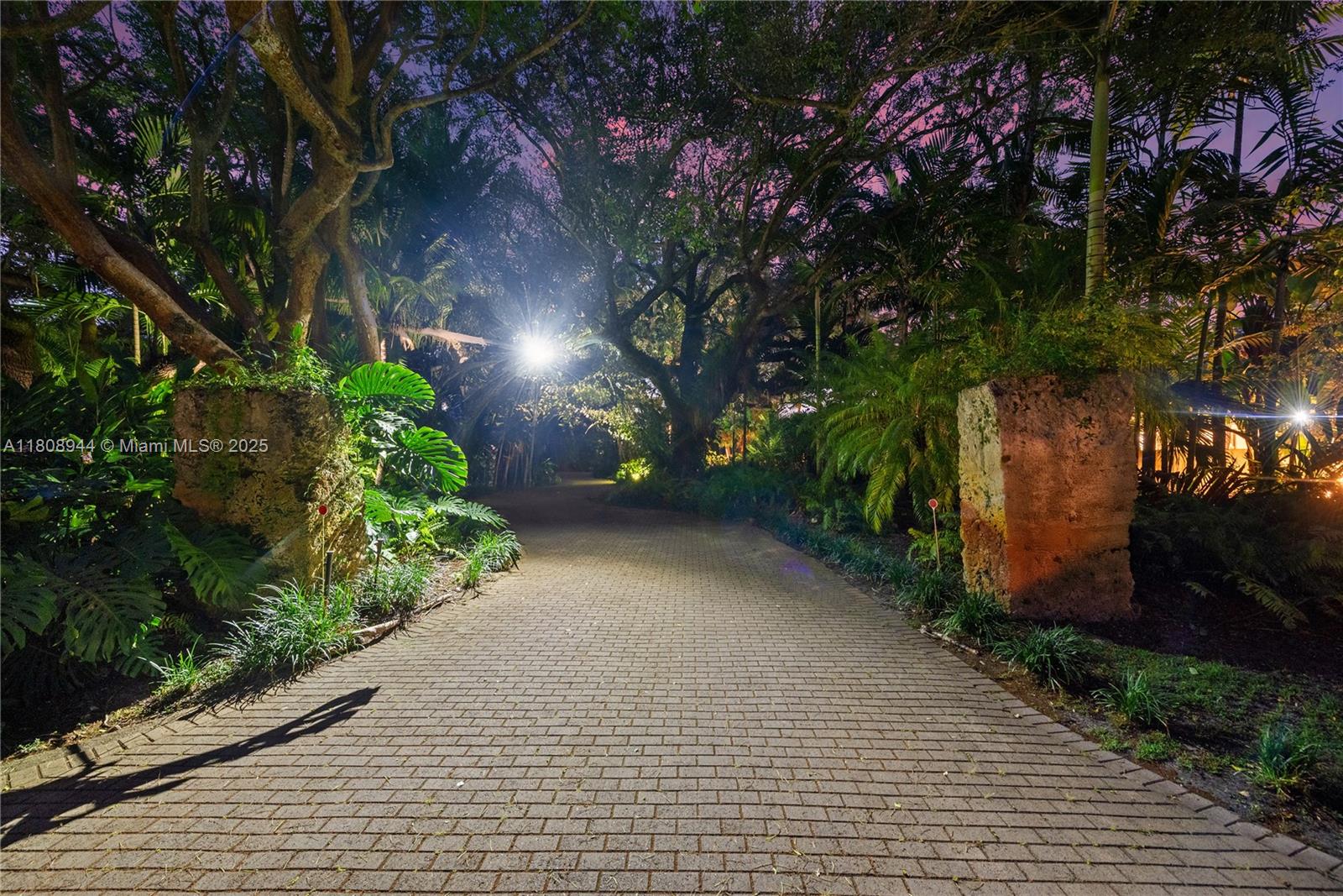 PALM VISTA - Residential