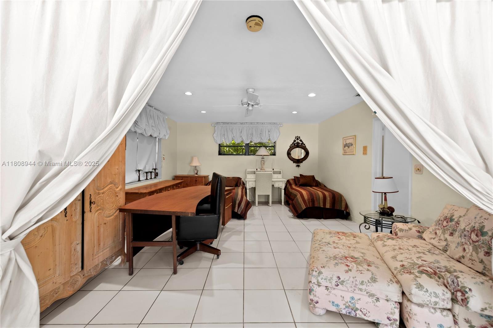 PALM VISTA - Residential