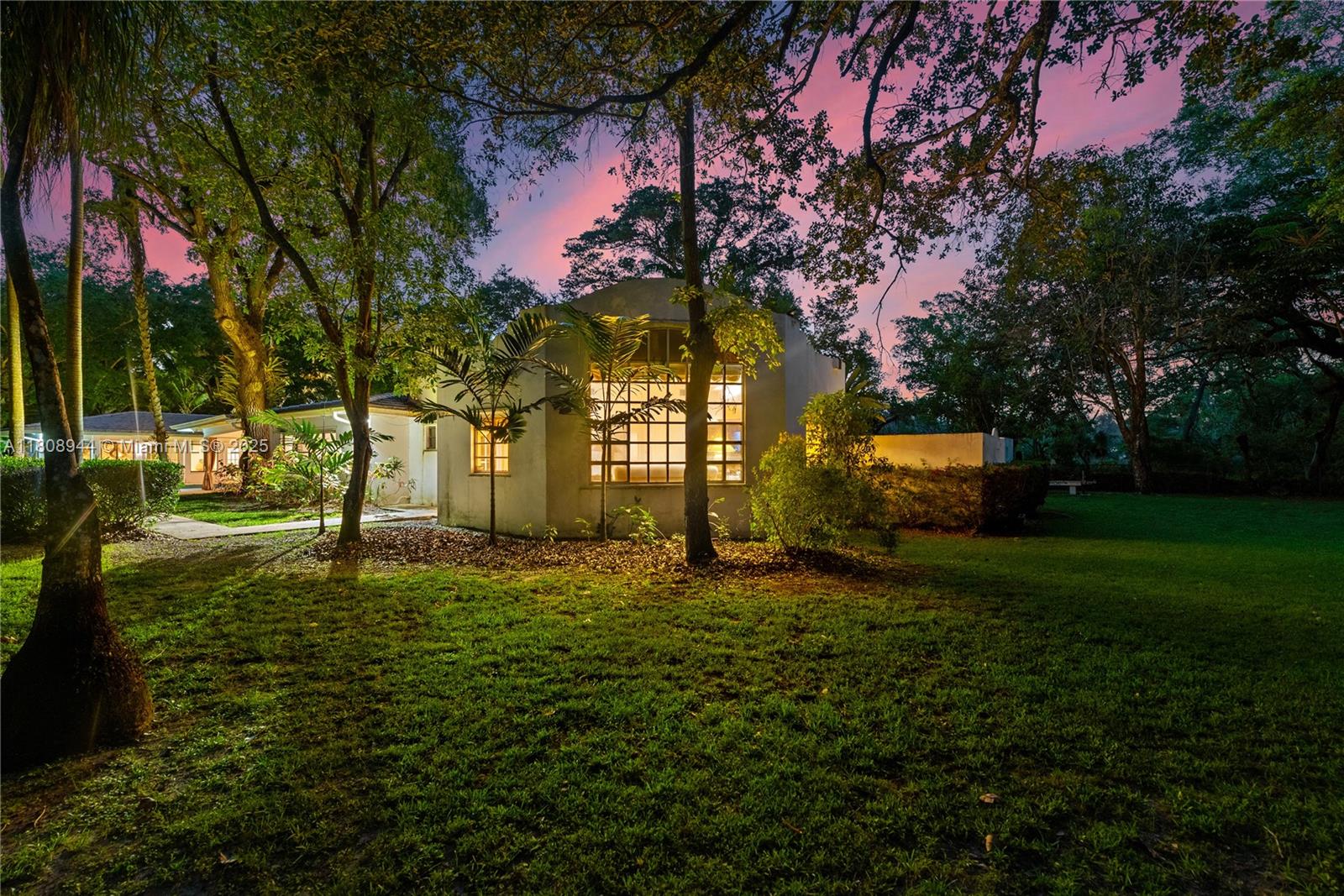 PALM VISTA - Residential