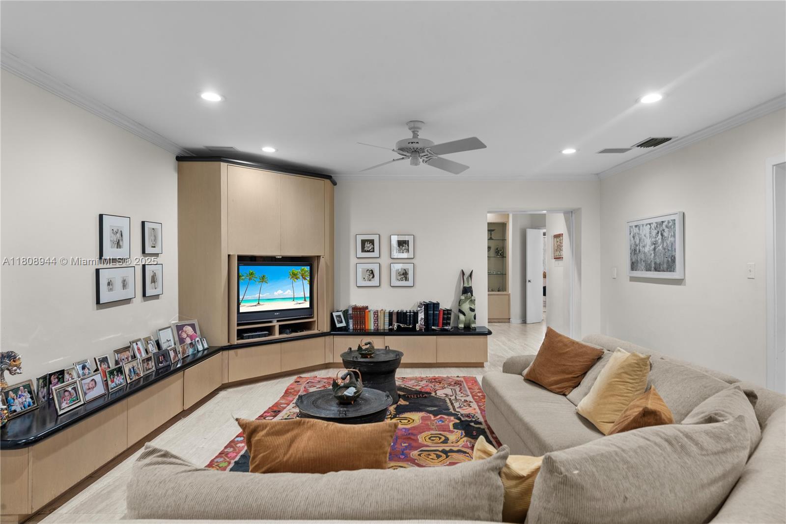 PALM VISTA - Residential