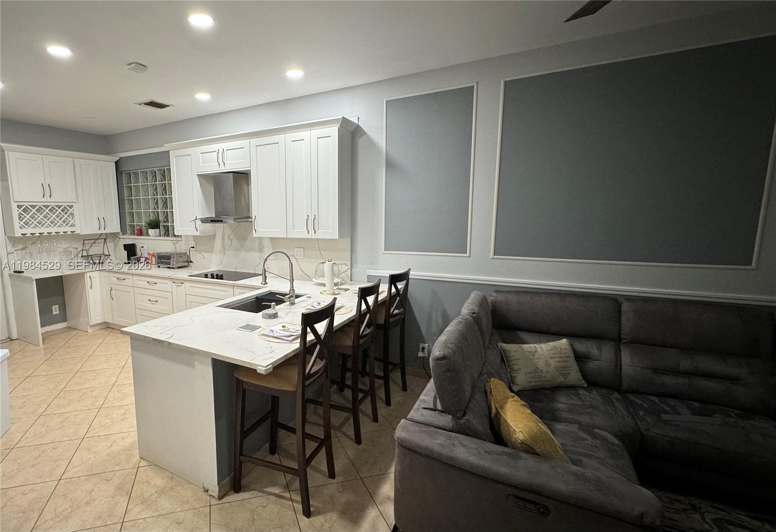 LYONS WEST - Residential