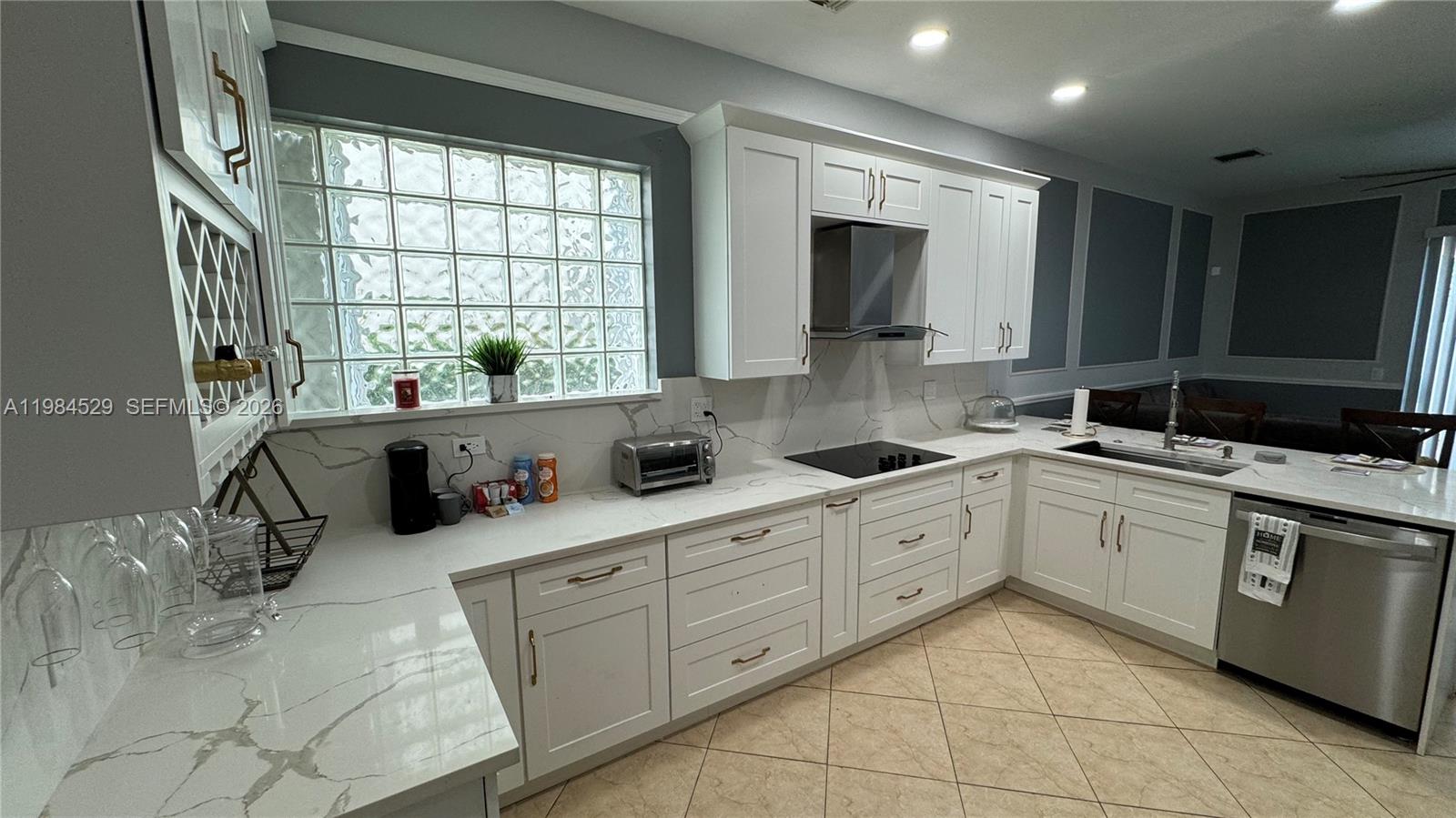 LYONS WEST - Residential