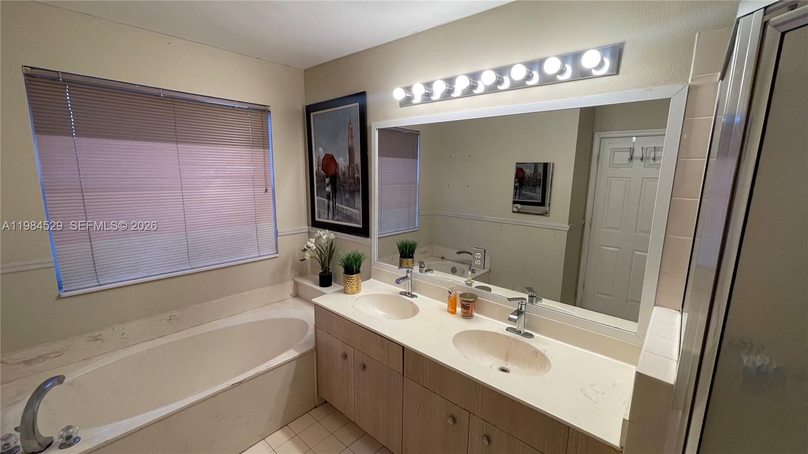 LYONS WEST - Residential