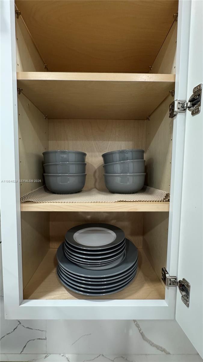 LYONS WEST - Residential