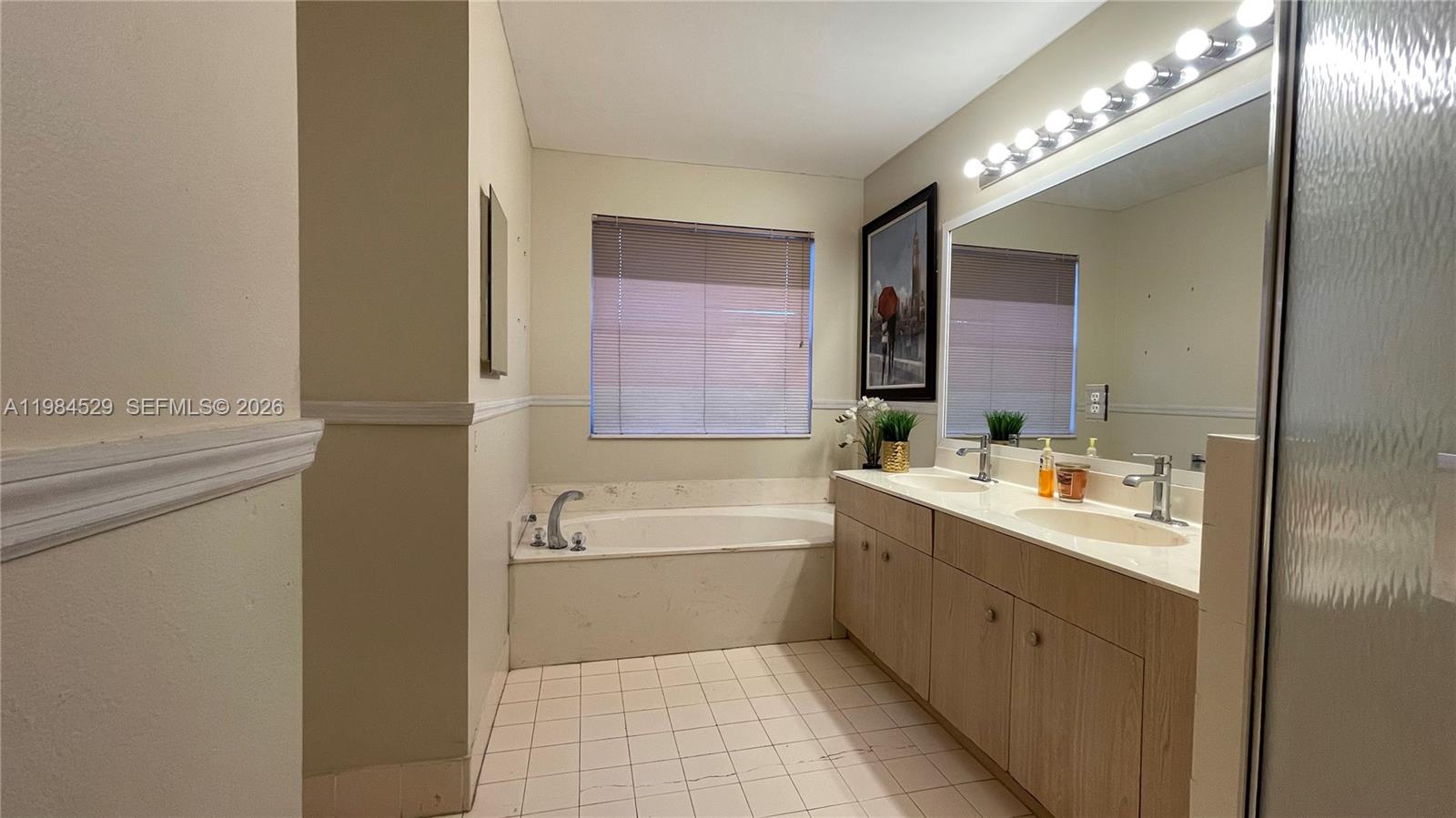 LYONS WEST - Residential