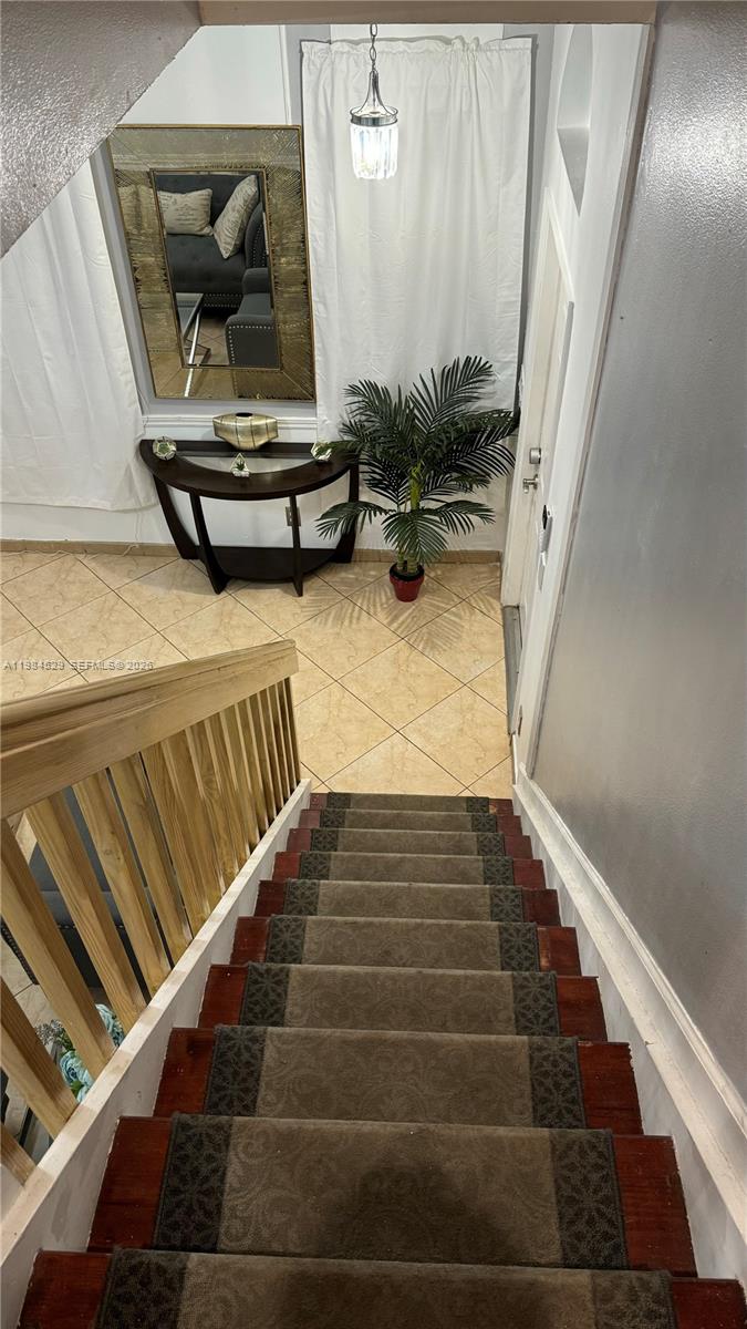 LYONS WEST - Residential