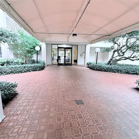 3980 Oaks Clubhouse Dr 302 Pompano Beach FL 33069