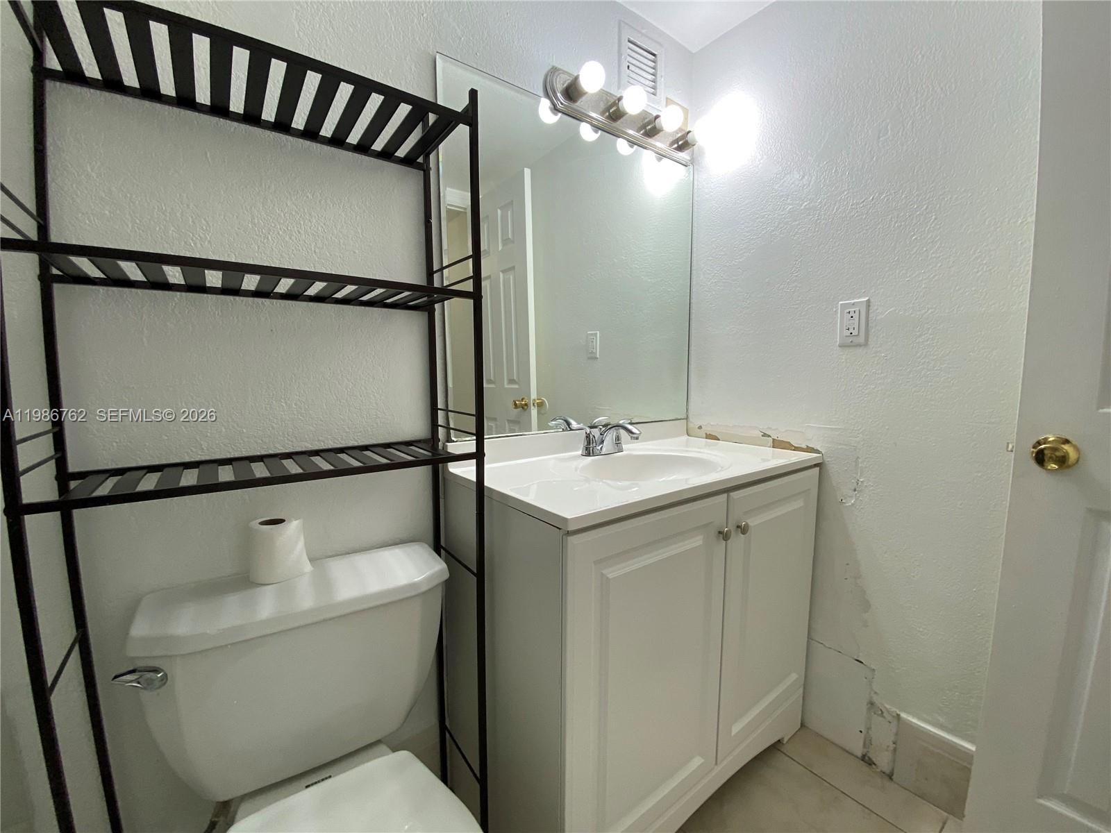 YOLANDA VILLAS - Residential Lease