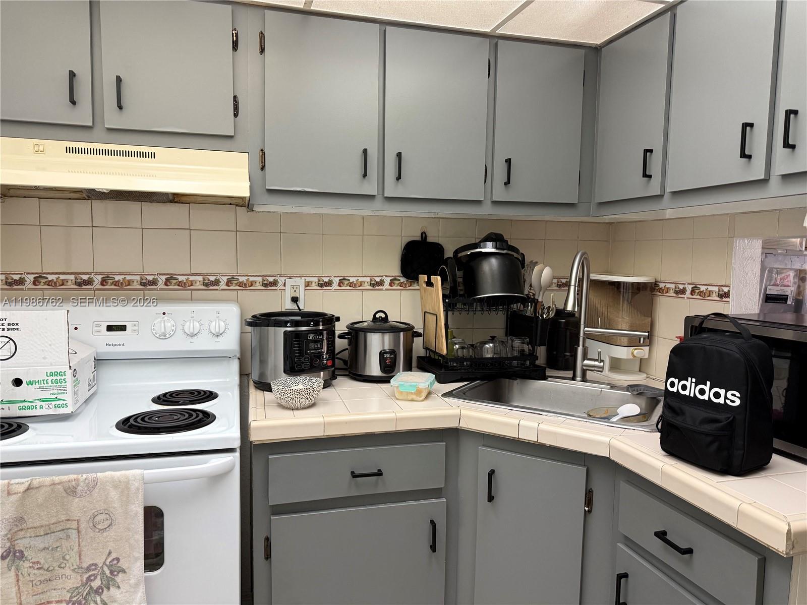 YOLANDA VILLAS - Residential Lease