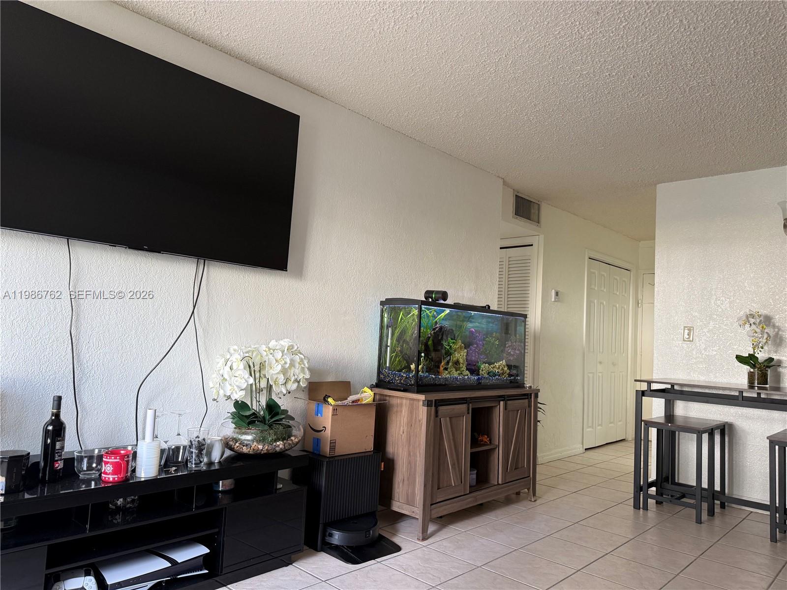 YOLANDA VILLAS - Residential Lease