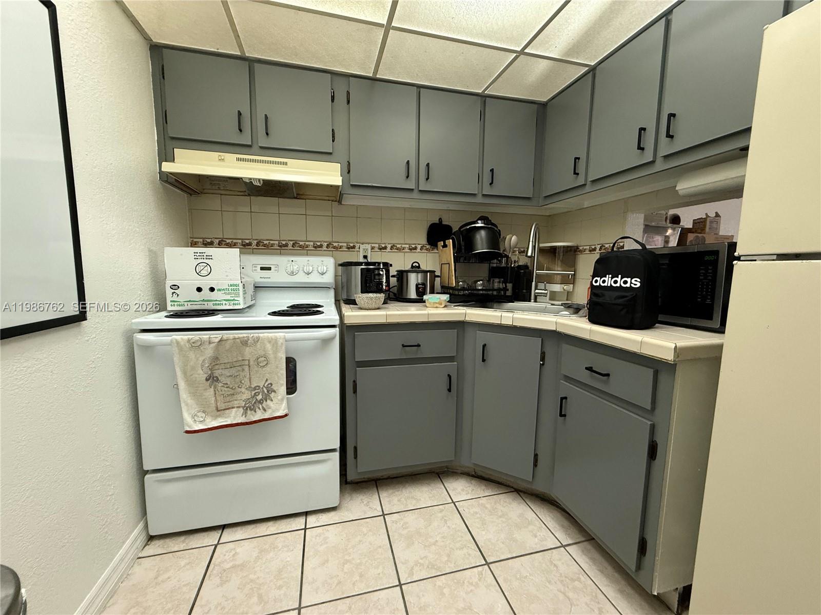 YOLANDA VILLAS - Residential Lease