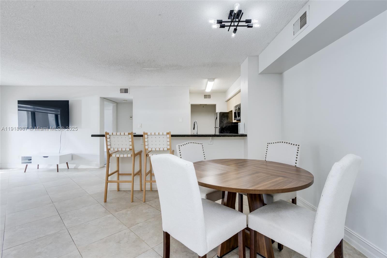 HOLLYWOOD PARC CONDOMINIUM - Residential