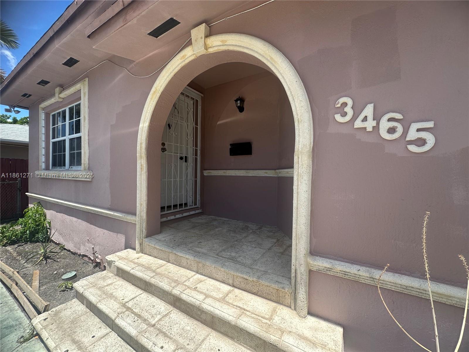 Fully upgraded beautiful studio with newer cabinet, counter top and tile floor. Water and electricity are included in the rent. Call today for showing.