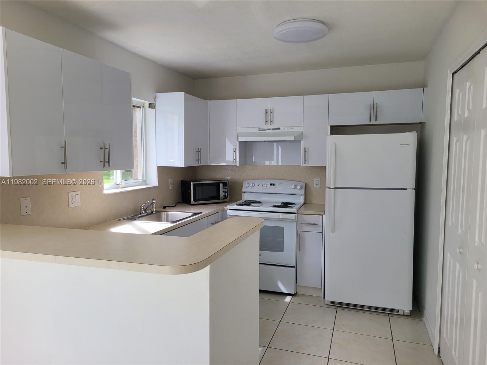 VENETIA GARDENS SOUTH CON - Residential Lease