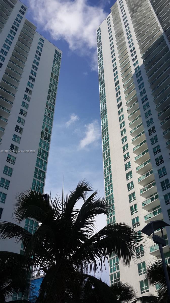 950 Brickell Bay Dr 4005