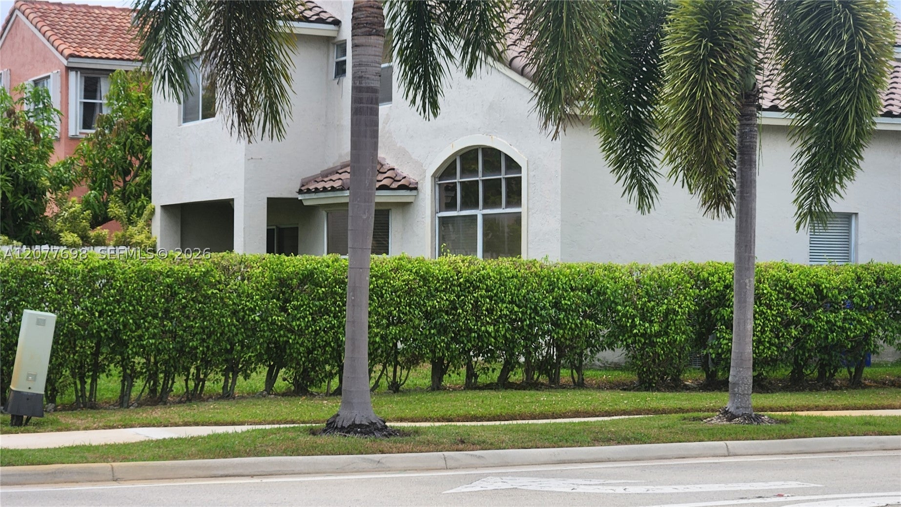 1055 NW 187th Ave, Pembroke Pines FL 33029