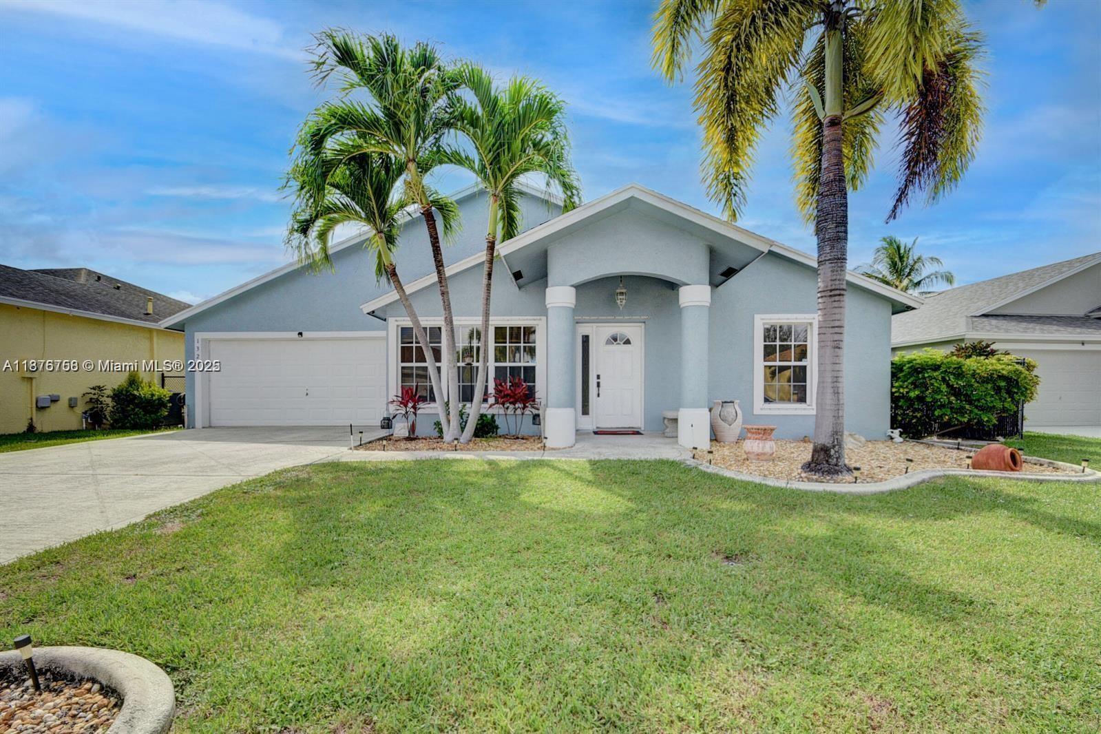 Beautiful 2-bedroom, 1-bathroom rental with water and electricity included in the price. Enjoy pool and gym access. Only the front part of the house is available for rent, with no access to the garage. However, 2 parking spaces are provided, and utilities are included..