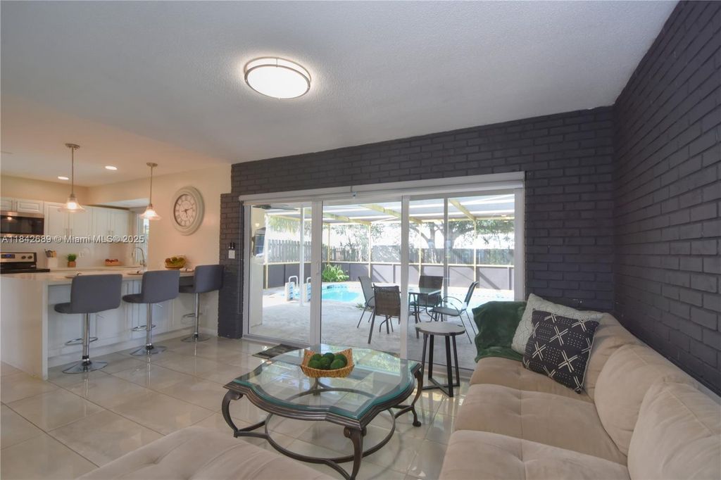 Photo of 609 S Crescent Dr, Hollywood, FL 33021 (MLS # A11842689)