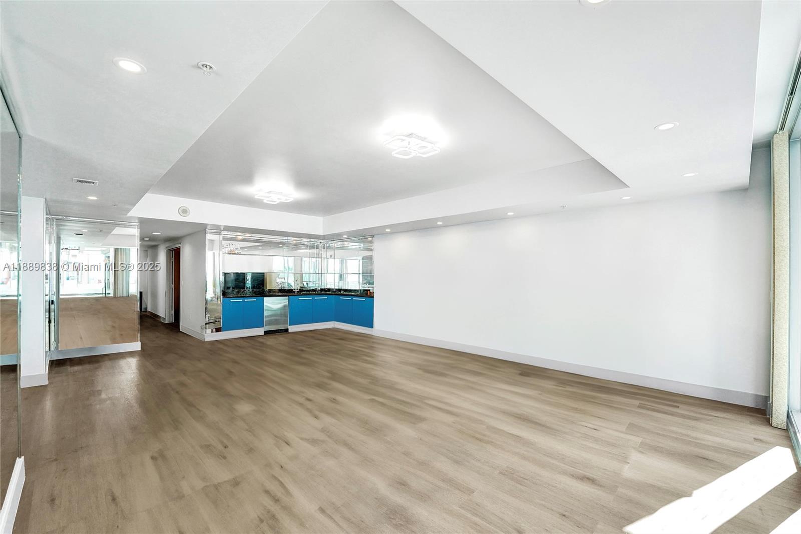 DIPLOMAT OCEANFRONT RESID - Residential Lease