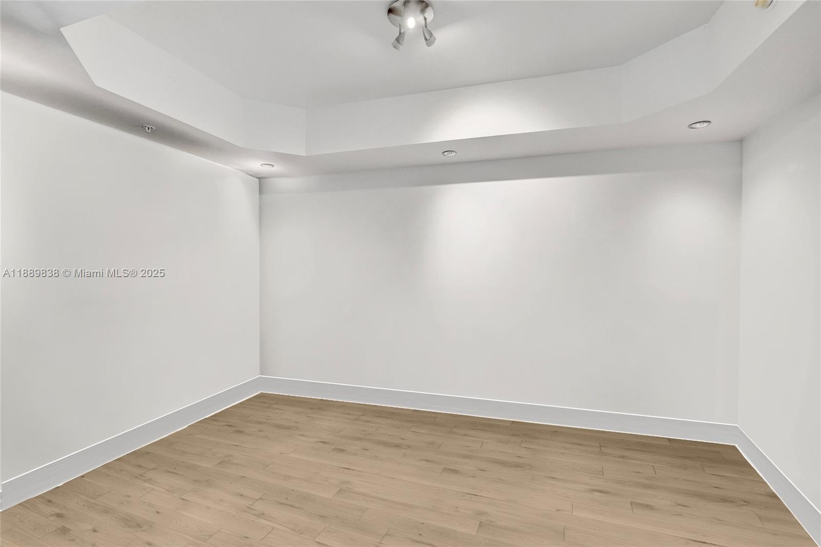 DIPLOMAT OCEANFRONT RESID - Residential Lease