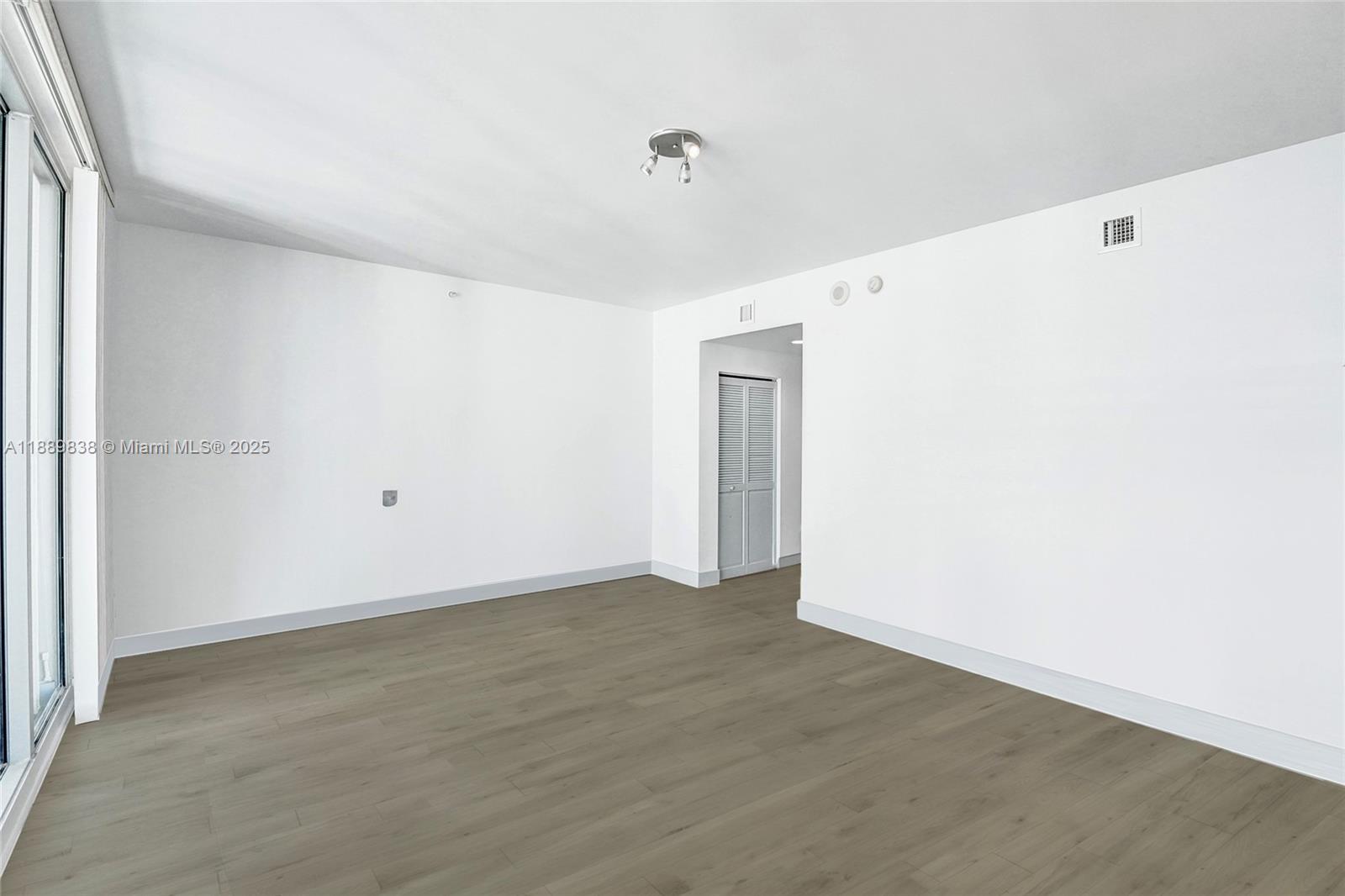 DIPLOMAT OCEANFRONT RESID - Residential Lease