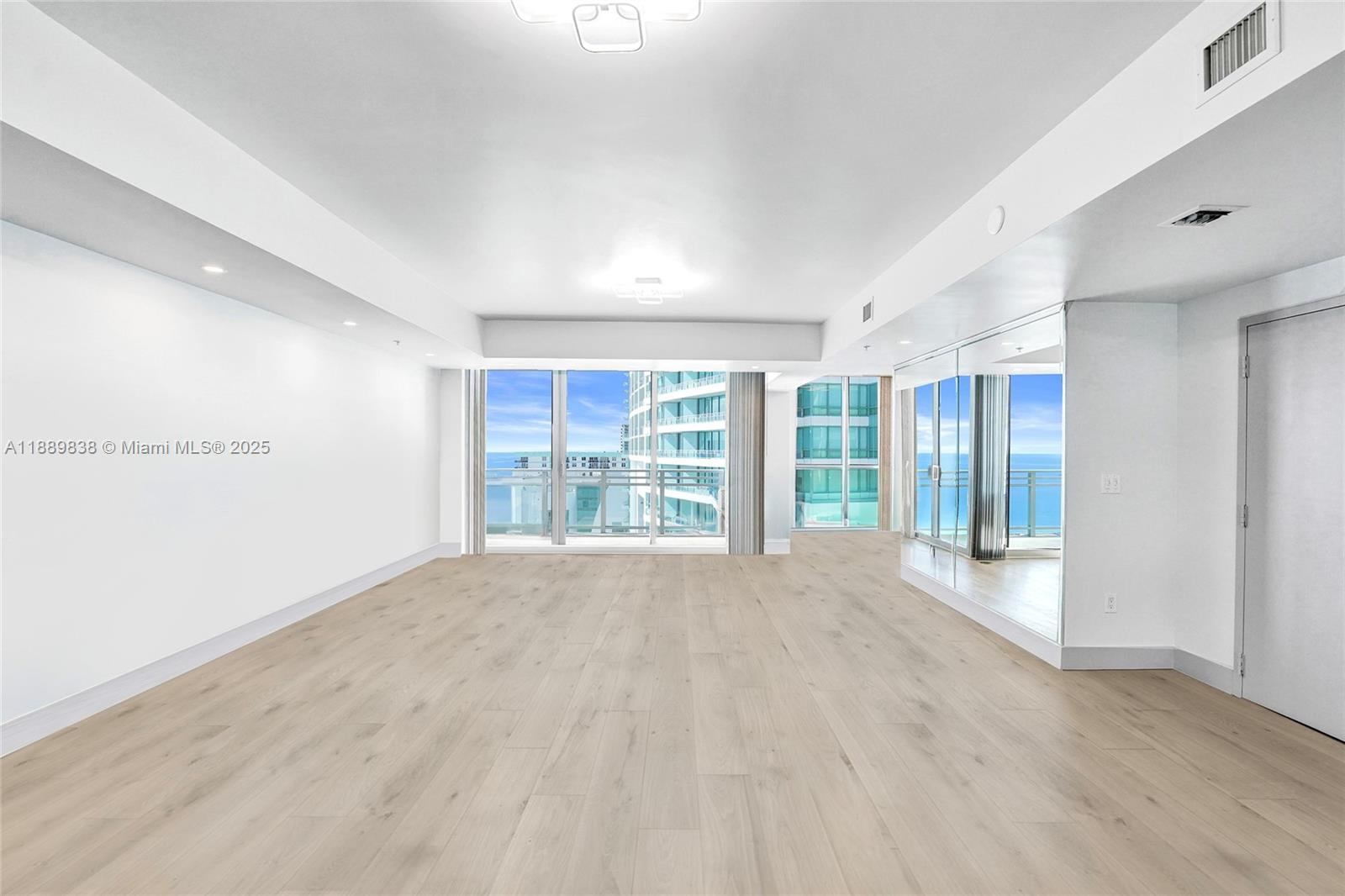 DIPLOMAT OCEANFRONT RESID - Residential Lease