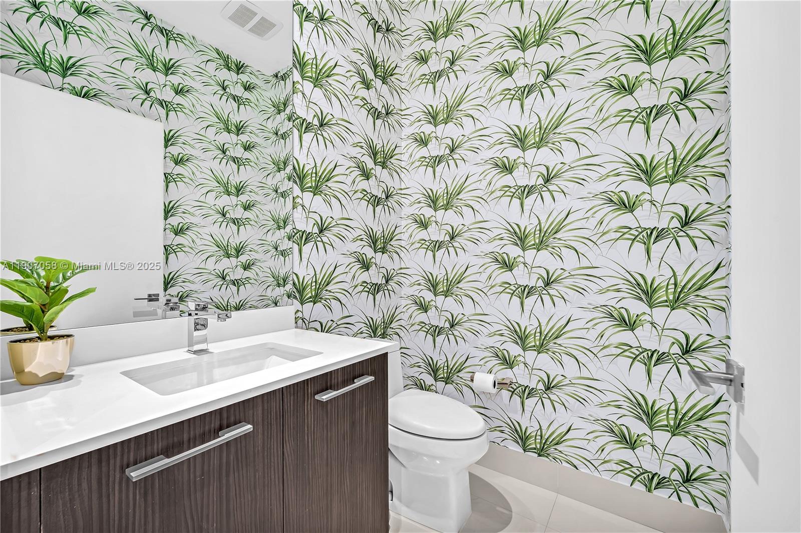 BRICKELL HEIGHTS EAST CON - Residential Lease