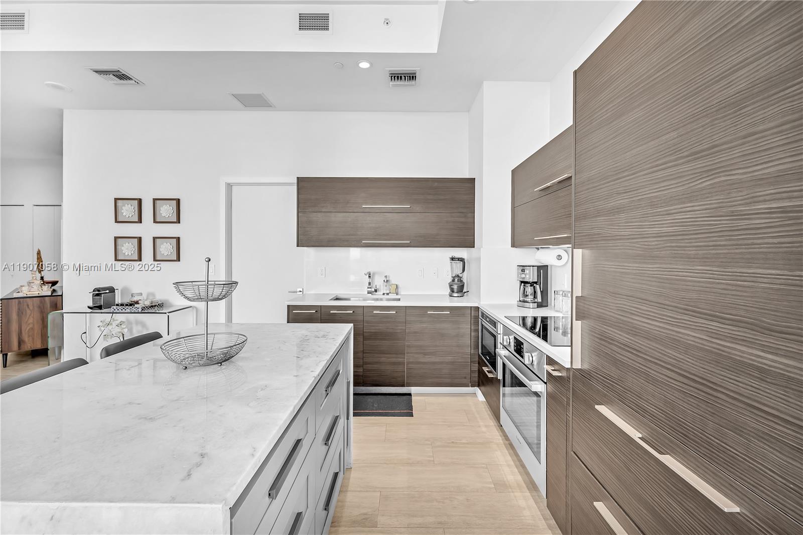 BRICKELL HEIGHTS EAST CON - Residential Lease