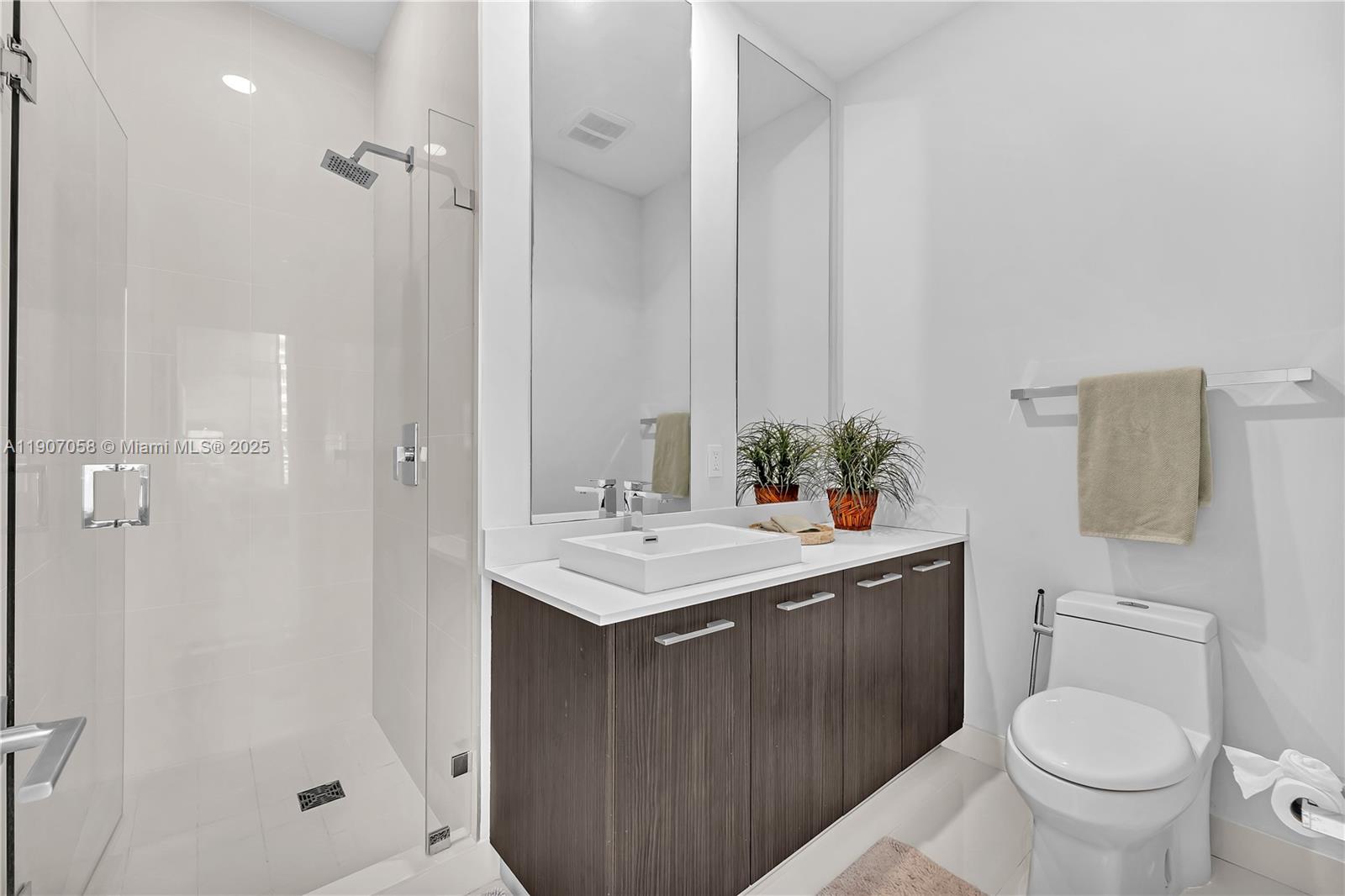 BRICKELL HEIGHTS EAST CON - Residential Lease