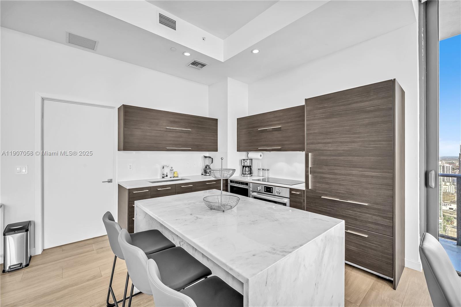 BRICKELL HEIGHTS EAST CON - Residential Lease