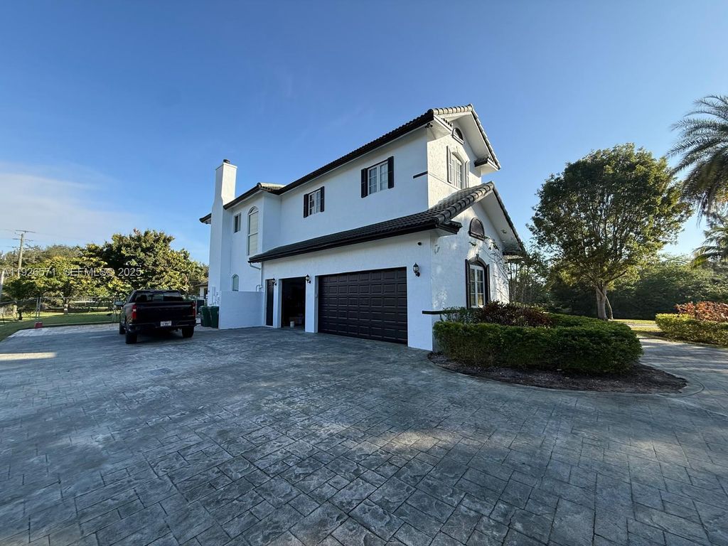 Photo of 20401 SW 48th Pl, Southwest Ranches, FL 33332 (MLS # A11926571)