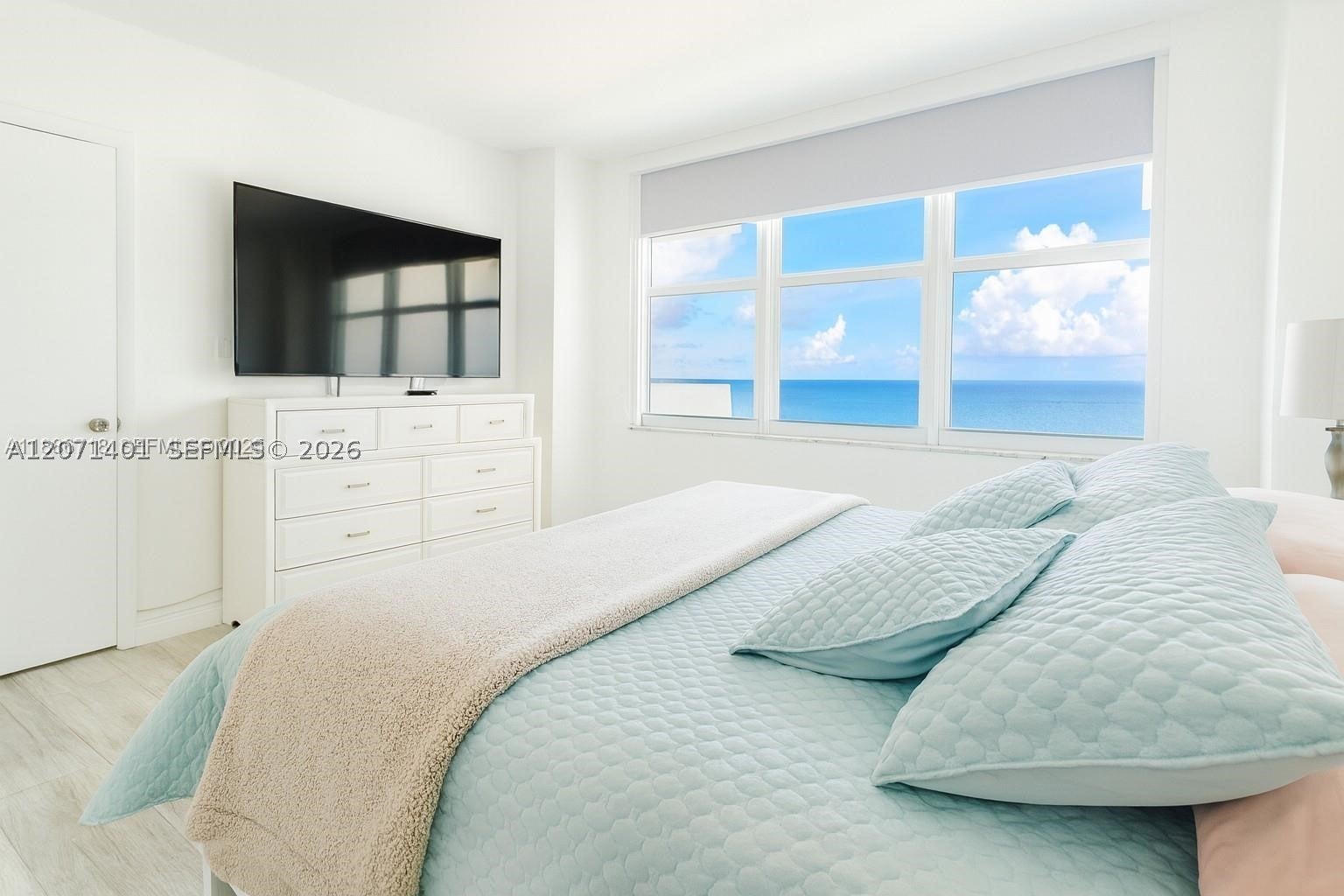 5601 Collins Ave 1409