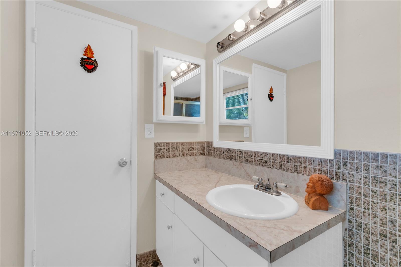 FIFTH FORUM CONDO - Residential