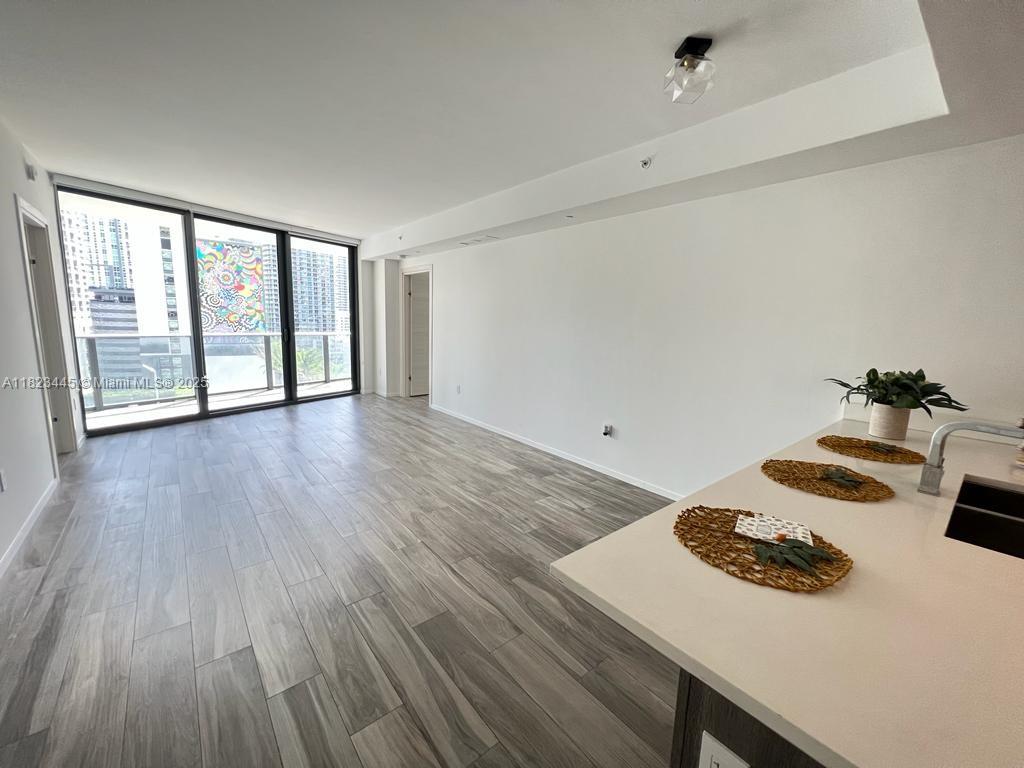 801 SMA RESIDENCES CONDO - Residential
