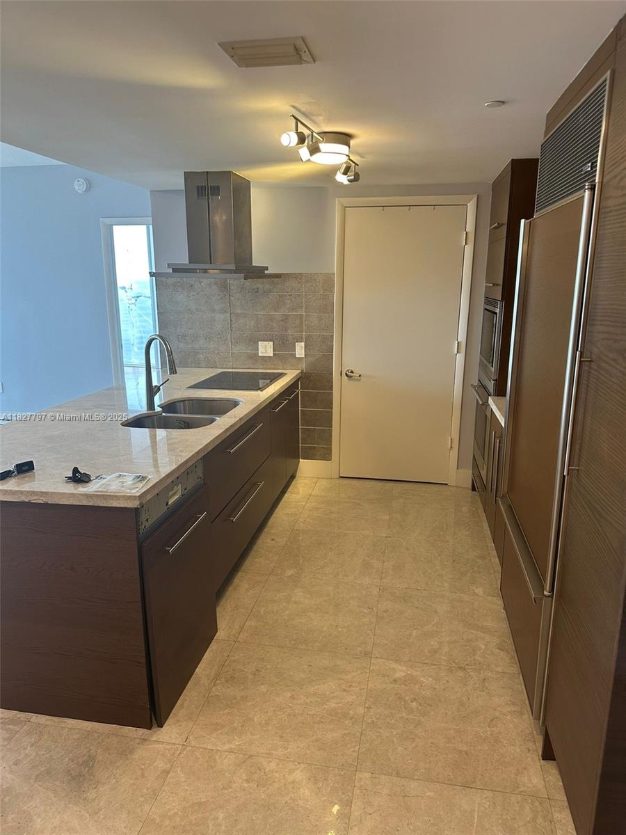 495 Brickell Ave 5211