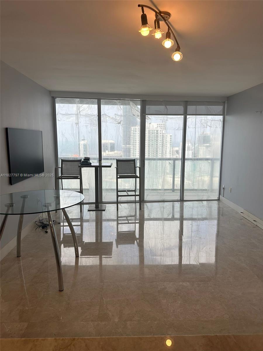 495 Brickell Ave 5211