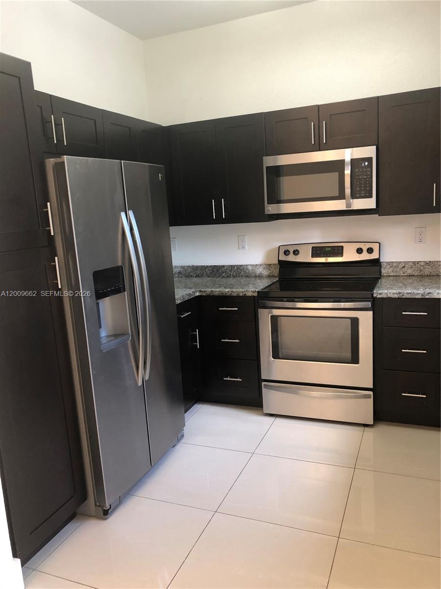 HIDDEN LAKE TOWNHOMES - Residential Lease