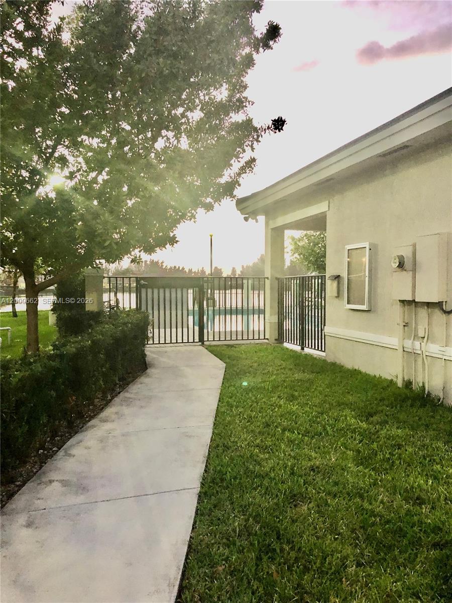 HIDDEN LAKE TOWNHOMES - Residential Lease
