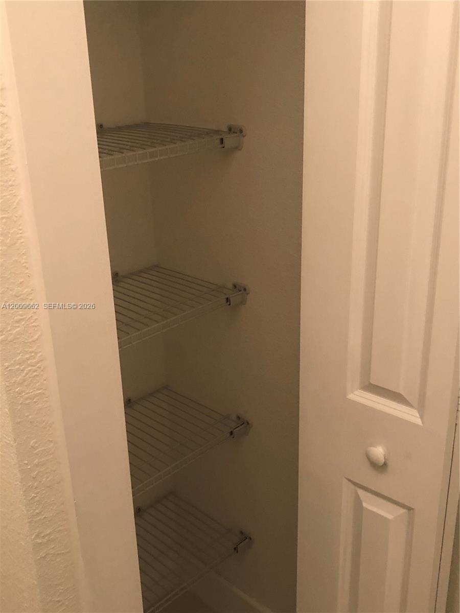 HIDDEN LAKE TOWNHOMES - Residential Lease