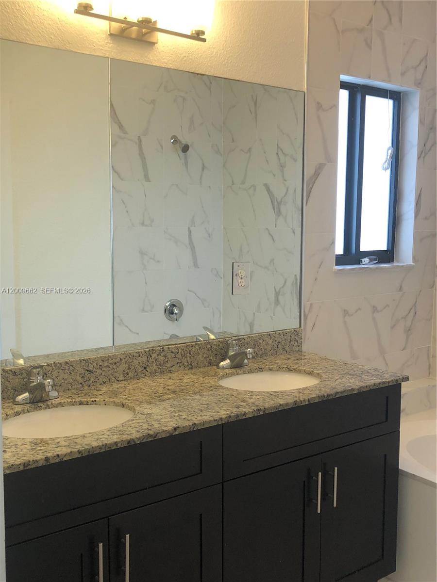 HIDDEN LAKE TOWNHOMES - Residential Lease